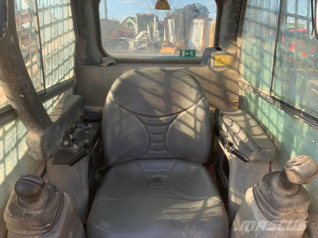 Gehl R 220 لوادر انزلاقية التوجيه