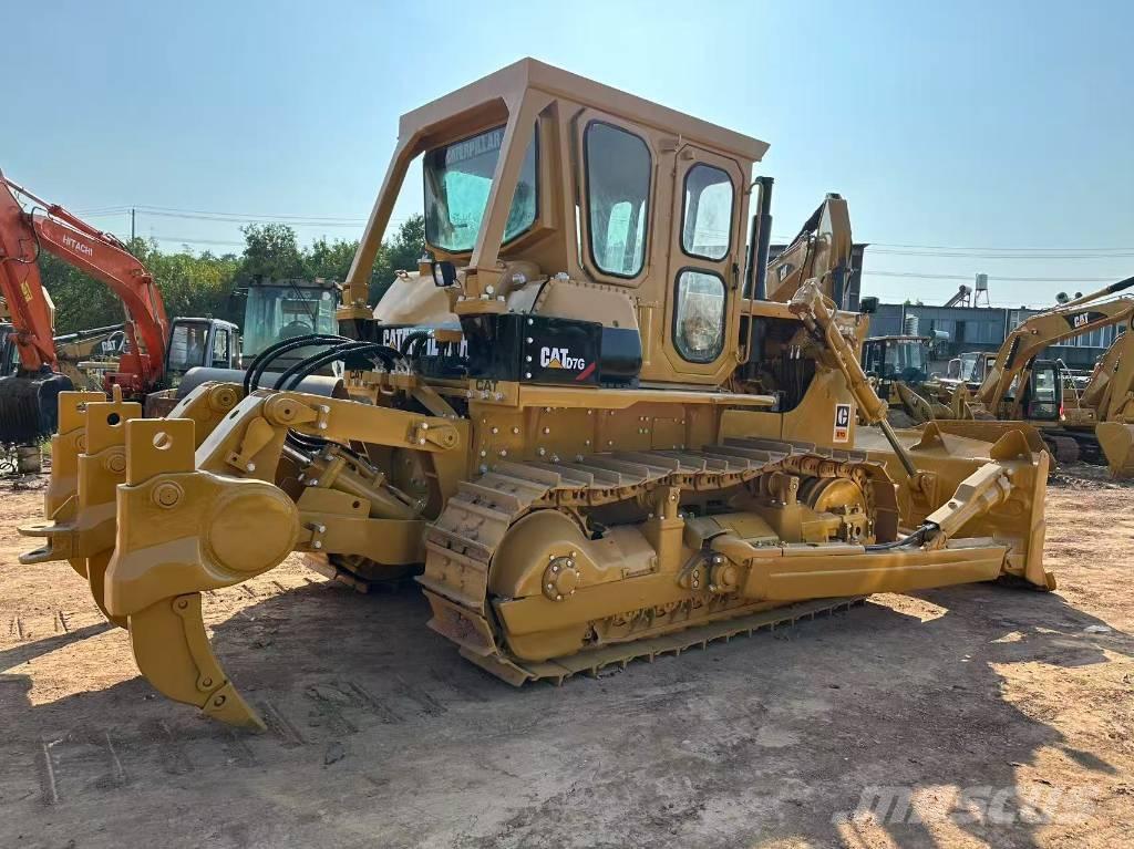 CAT D7G بلدوزرات مجنزرة