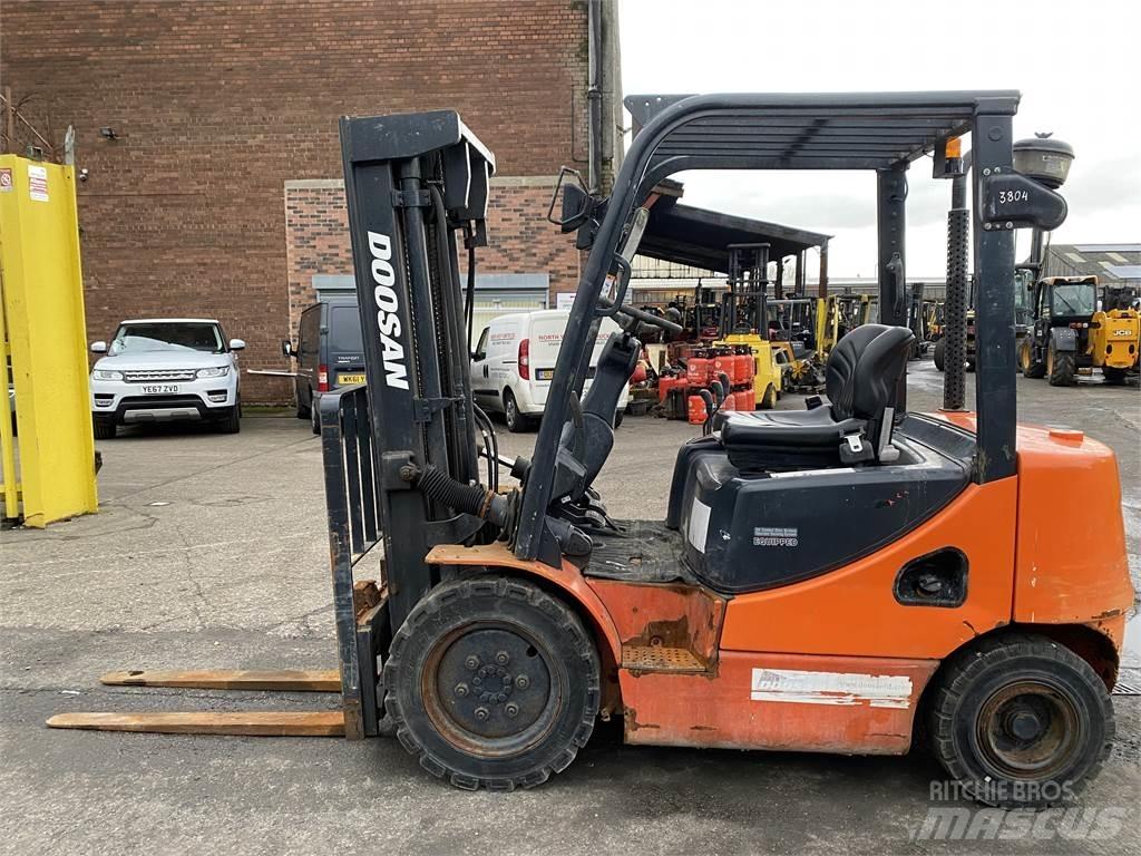 Doosan D25S-5 شاحنات الديزل