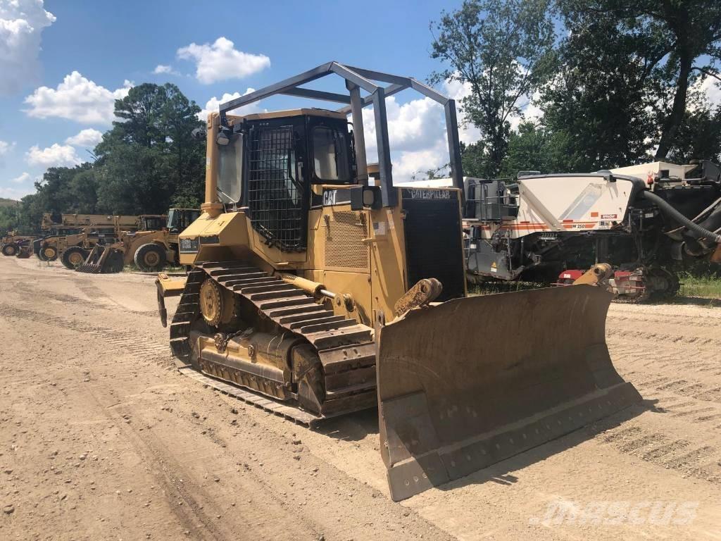 CAT D 5 M XL بلدوزرات مجنزرة