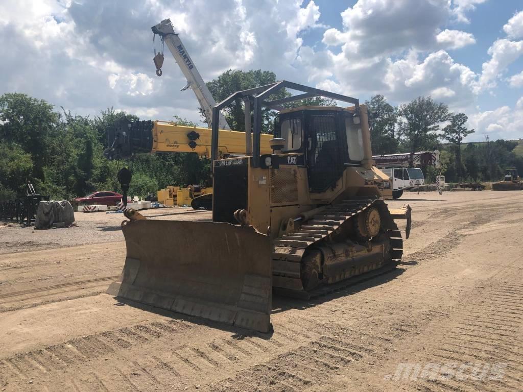 CAT D 5 M XL بلدوزرات مجنزرة
