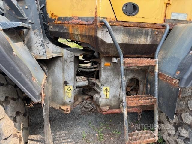 Komatsu WA 200 لوادر بعجل