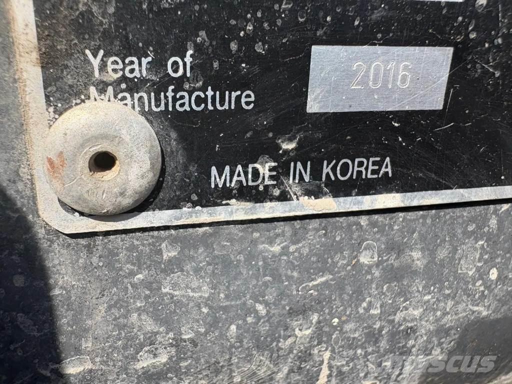 Doosan DX210 WE-5 حفارات بعجل