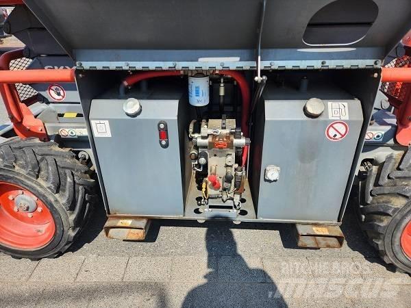 SkyJack SJ 6832 RT رافعات مقصية الشكل