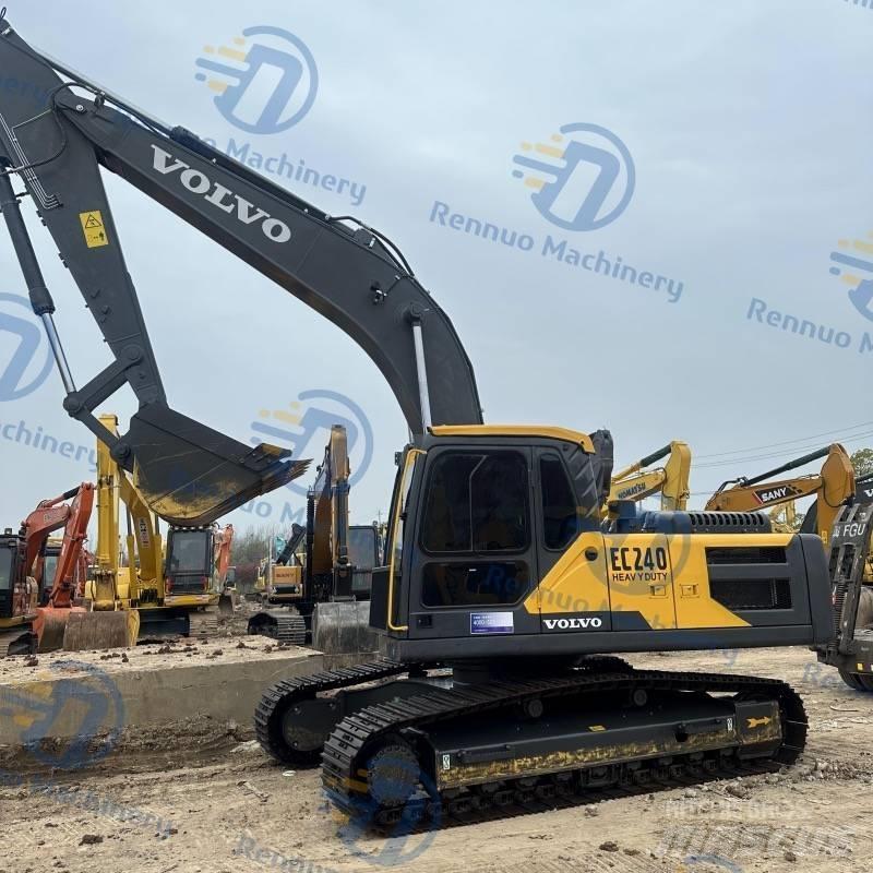Volvo EC 240 D حفارات زحافة