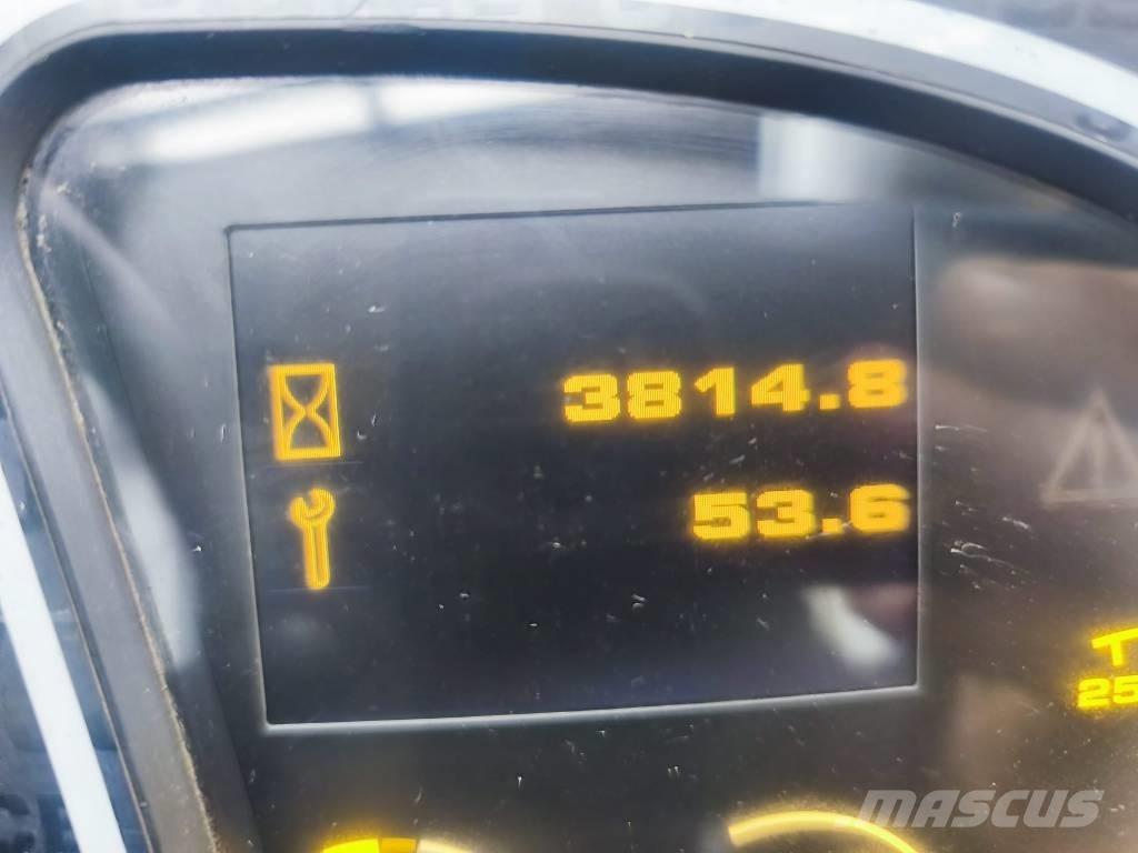 JCB 535-125 مناولات متداخلة