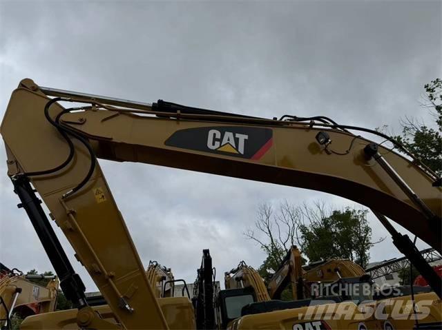 CAT 320 D حفارات زحافة