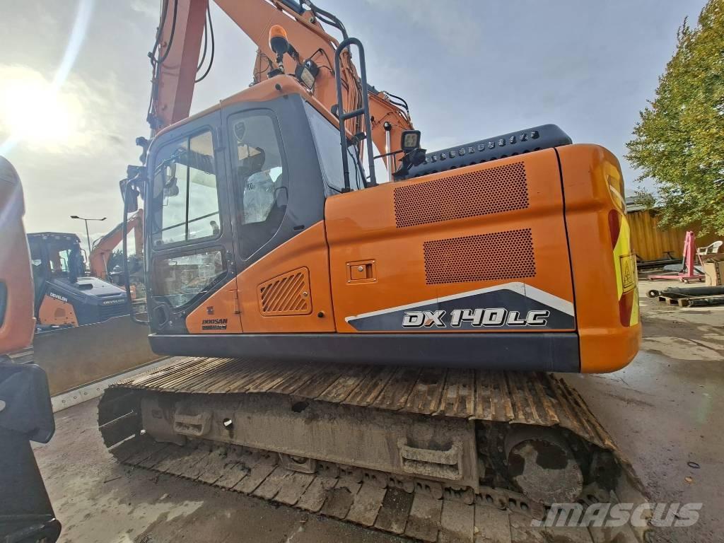 Doosan DX 140 LC حفارات زحافة