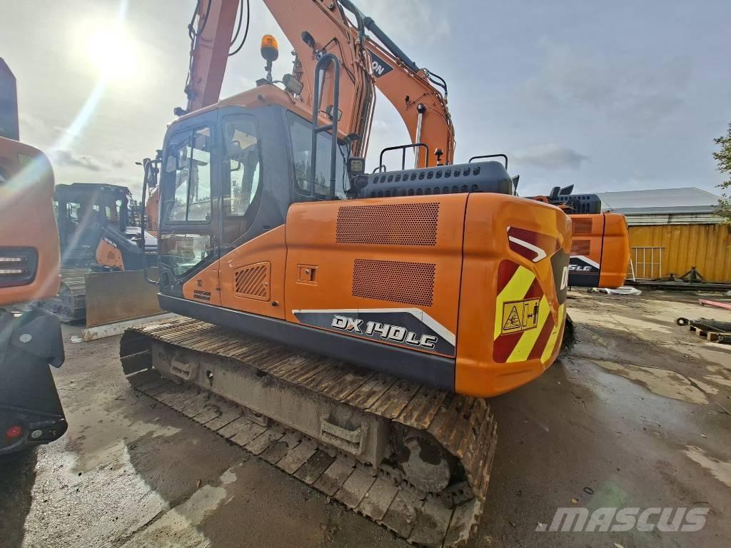 Doosan DX 140 LC حفارات زحافة