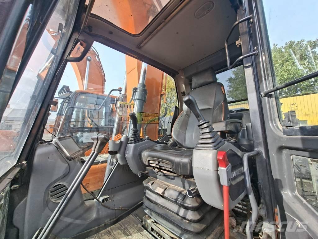Doosan DX 140 LC حفارات زحافة