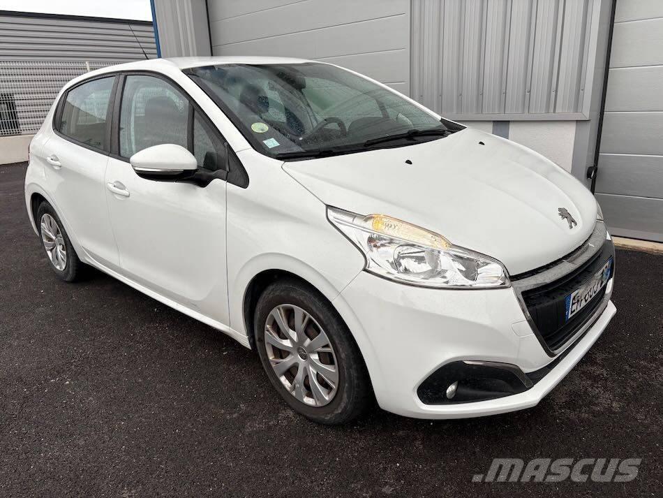 Peugeot 208 سيارات