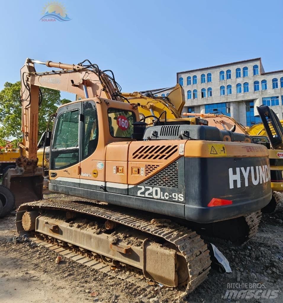 Hyundai R220LC-9S حفارات زحافة