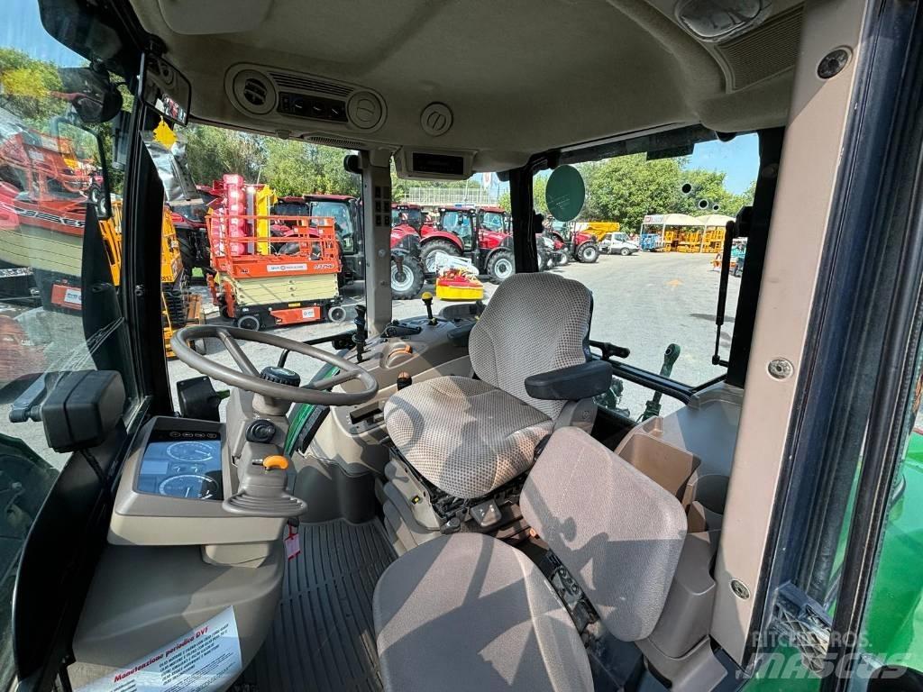 John Deere 6100 MC الجرارات