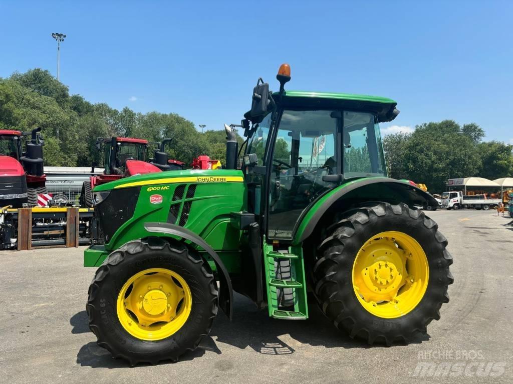 John Deere 6100 MC الجرارات