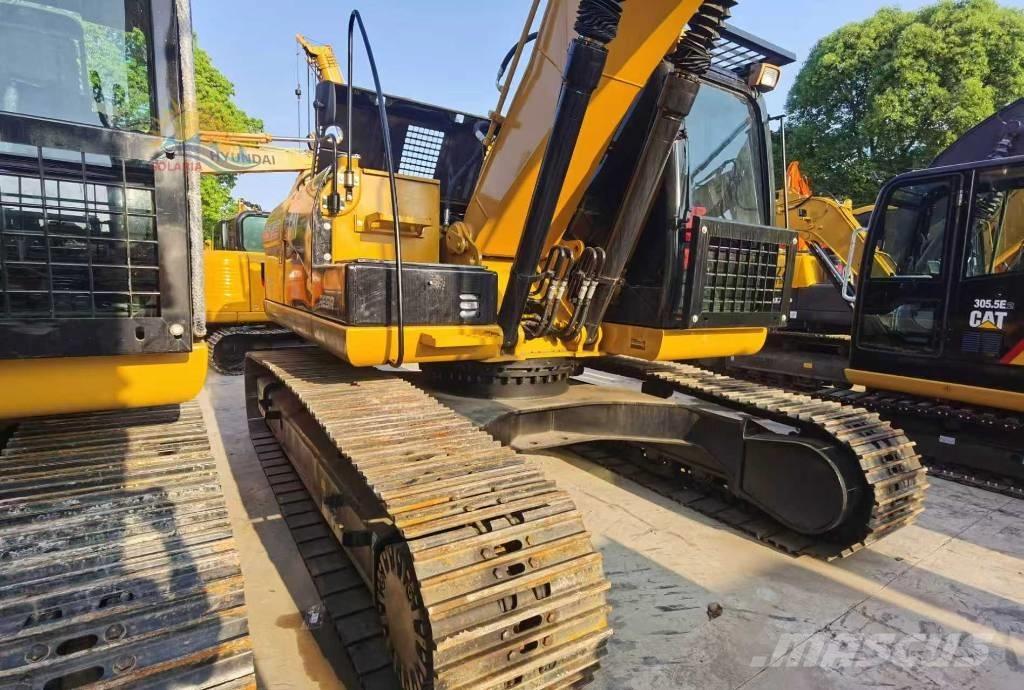 CAT 320 D L حفارات زحافة