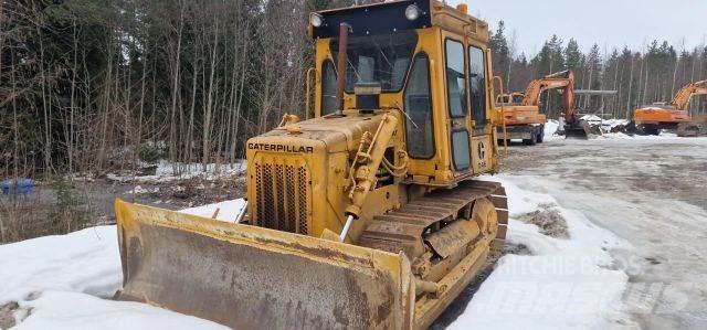 CAT D4E بلدوزرات مجنزرة