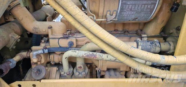 CAT D4E بلدوزرات مجنزرة