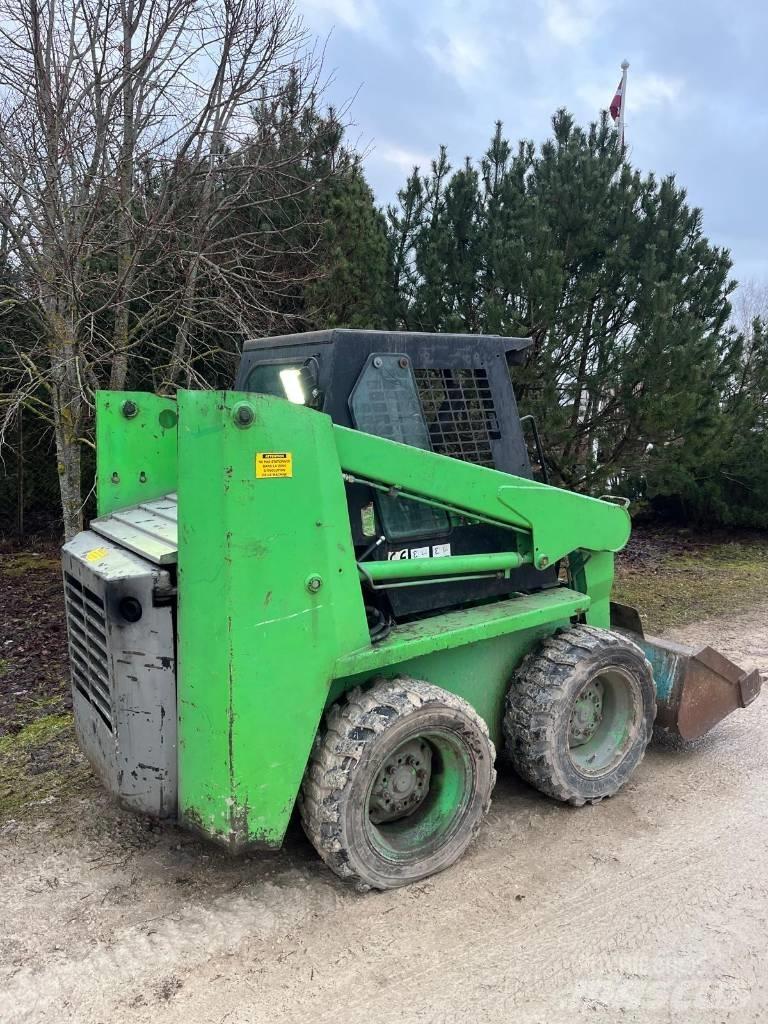 Gehl SL3825 لوادر انزلاقية التوجيه