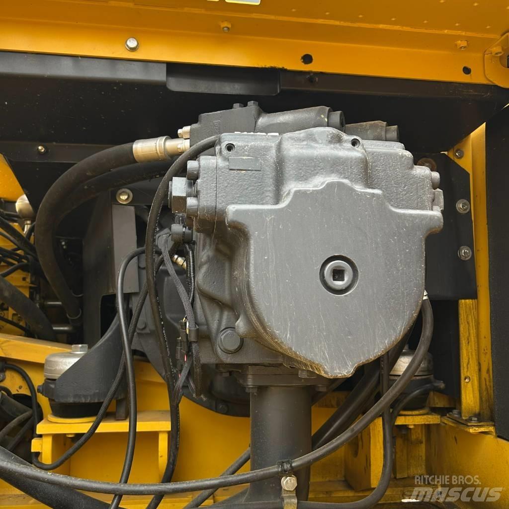 Komatsu 400-7 حفارات زحافة