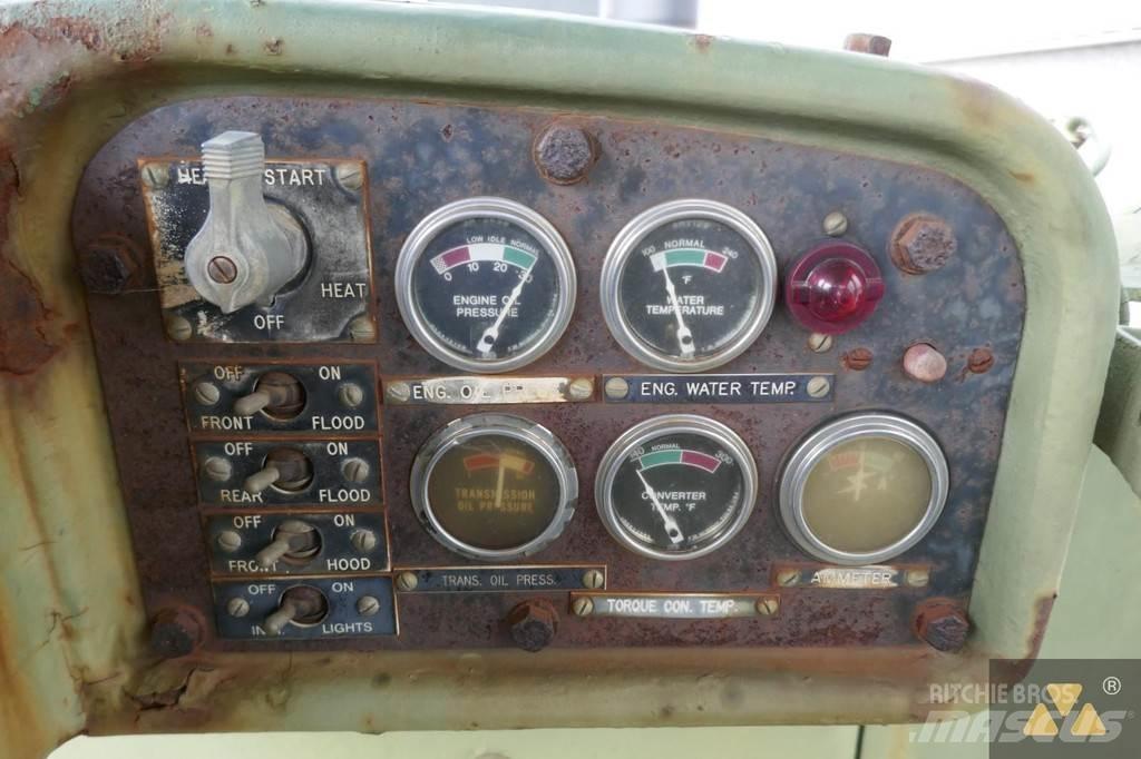 CAT D7F Ex-army بلدوزرات مجنزرة