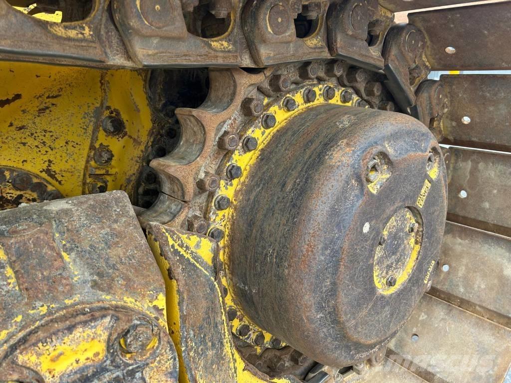 Komatsu D 65 WX-18 بلدوزرات مجنزرة