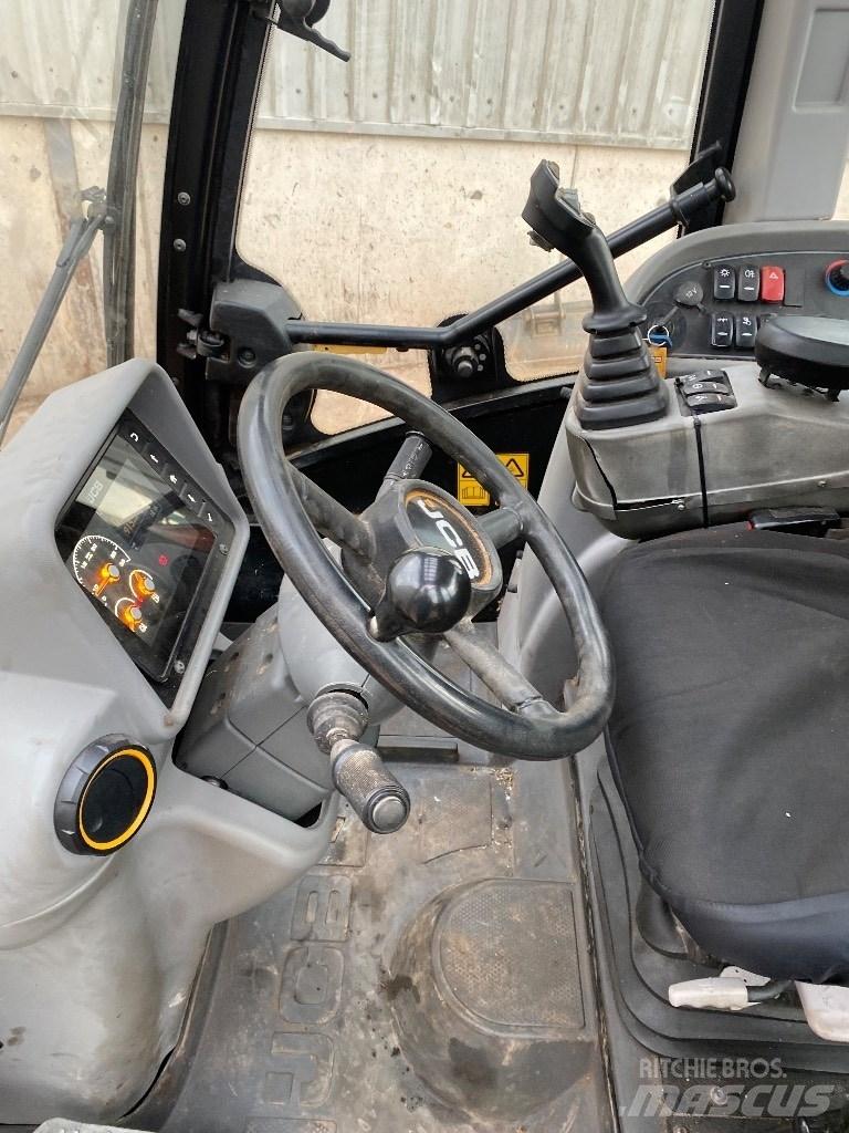 JCB TM 320 S معدات مناولة لأغراض الزراعة
