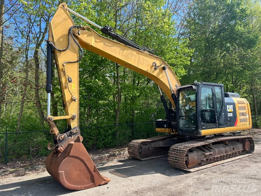 CAT 323 E حفارات زحافة