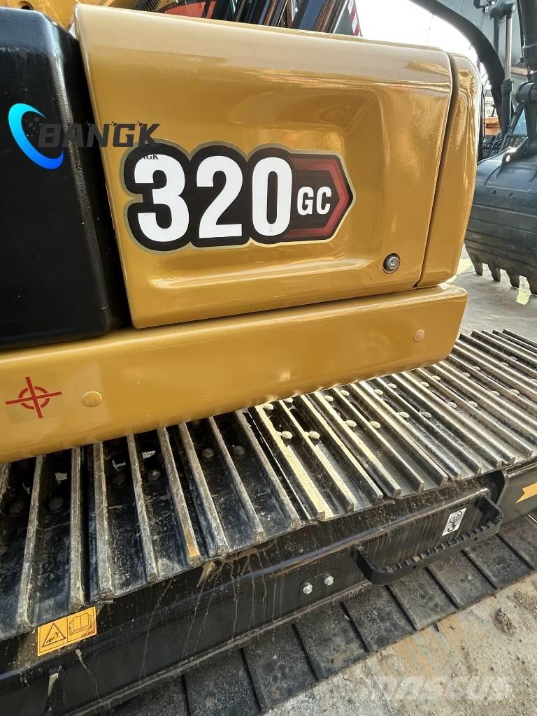 CAT 320G حفارات زحافة