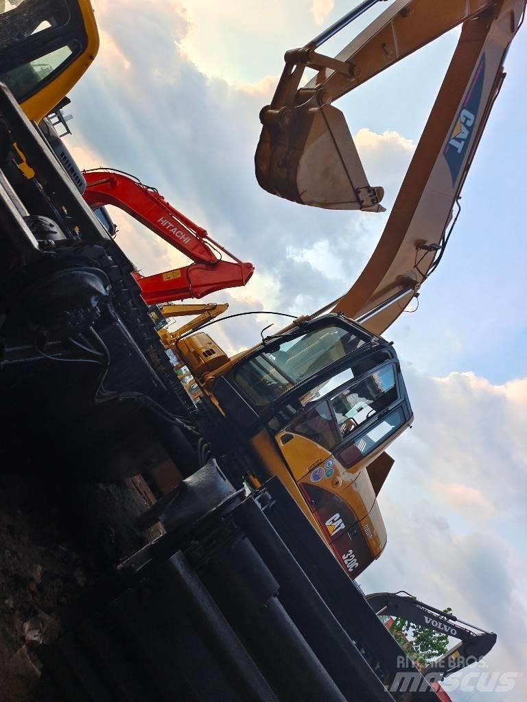 CAT 320 C الحفارات البرمائية