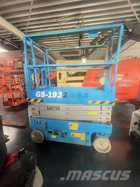 Genie GS 1932 رافعات مقصية الشكل