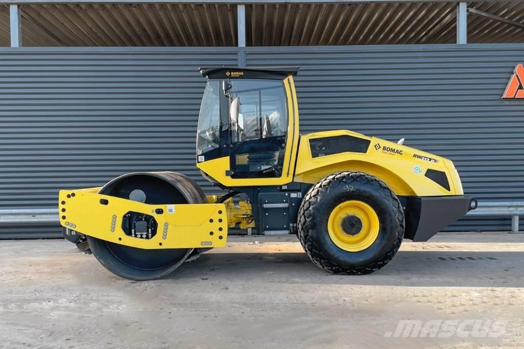 Bomag BW 213 D-5 مداحل أحادية الأسطوانة