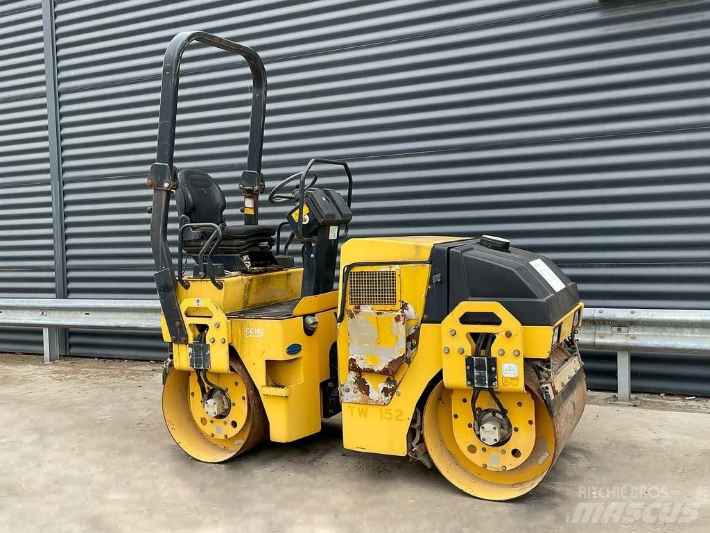 Dynapac CC102 مداحل ثنائية الاسطوانة