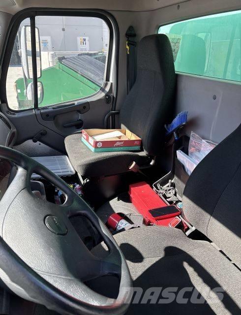 Freightliner M2 شاحنات نقل المشروبات