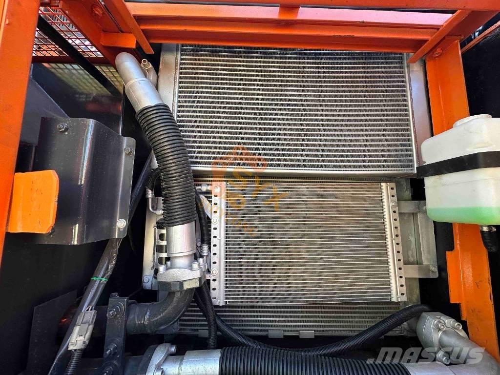 Doosan DX 225 LC حفارات زحافة