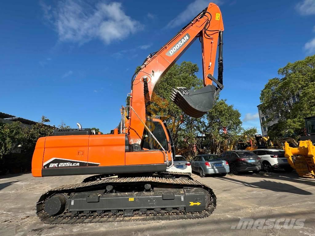 Doosan DX 225 LC حفارات زحافة