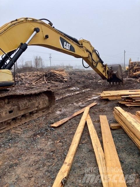 CAT 330 D حفارات زحافة
