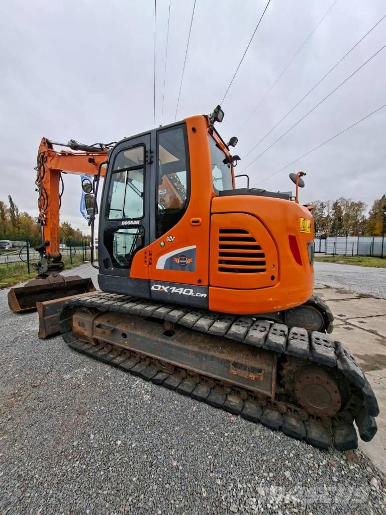Doosan DX 140 LCR حفارات زحافة
