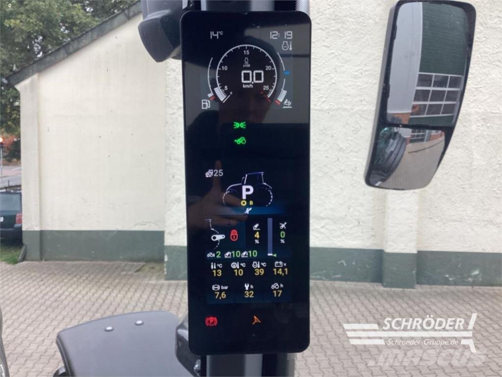 Valtra Q 305 الجرارات