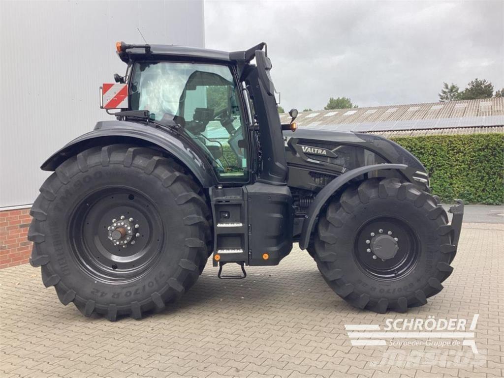 Valtra Q 305 الجرارات