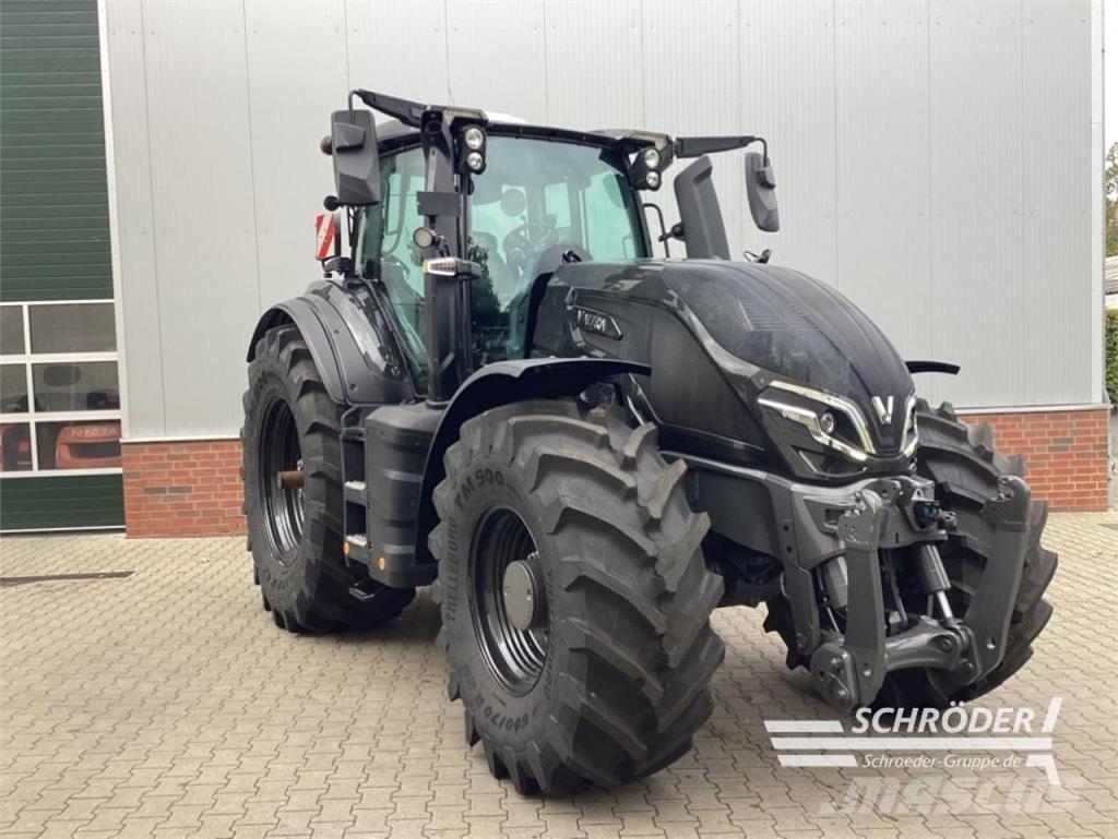 Valtra Q 305 الجرارات