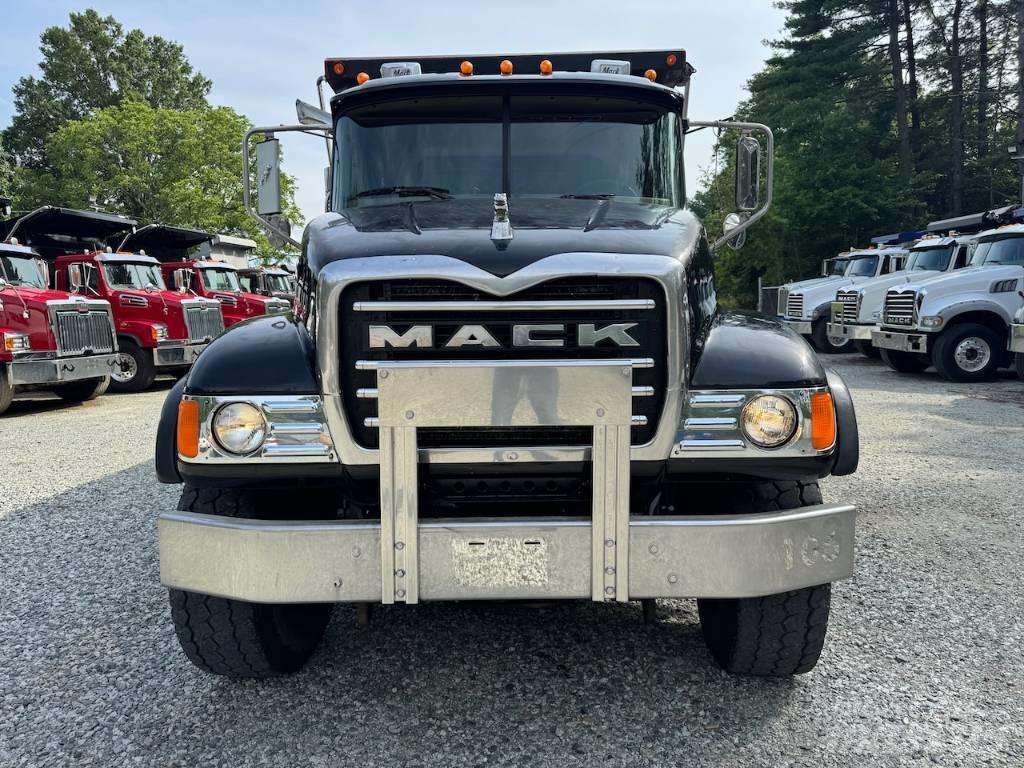 Mack Granite CV 713 شاحنات قلابة