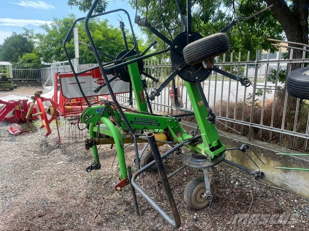 Deutz-Fahr 5221 مكابس وميبسات التبن