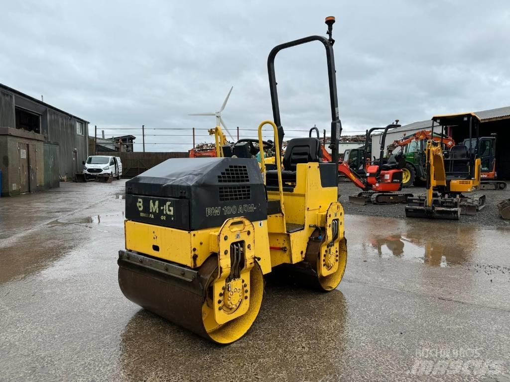 Bomag BW 100 AD M-2 مداحل ثنائية الاسطوانة