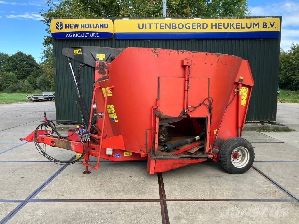 Trioliet GIGANT 900 ملقمات خلاط