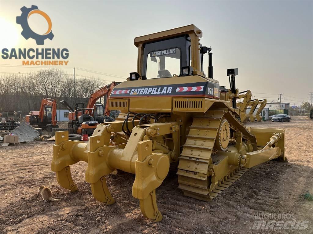 CAT D7R بلدوزرات مجنزرة