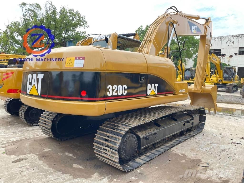 CAT 320 C حفارات زحافة