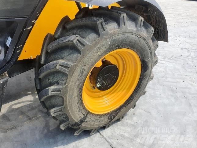 JCB 531-70 - BC24 مناولات متداخلة
