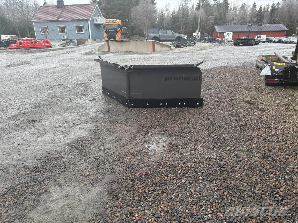 Pronar PUV 3300 حراثات ونصول الجليد