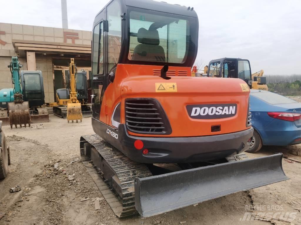 Doosan DX 60 حفارات صغيرة أقل من 7 طن (حفارات صغيرة)