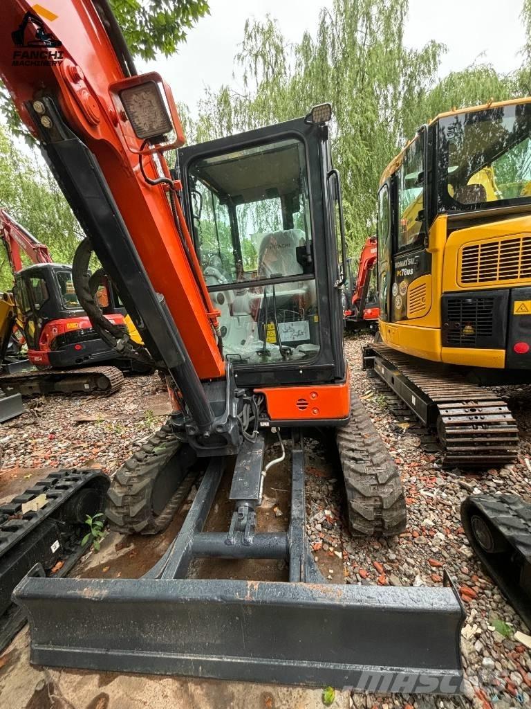 Hitachi U35 حفارات صغيرة أقل من 7 طن (حفارات صغيرة)